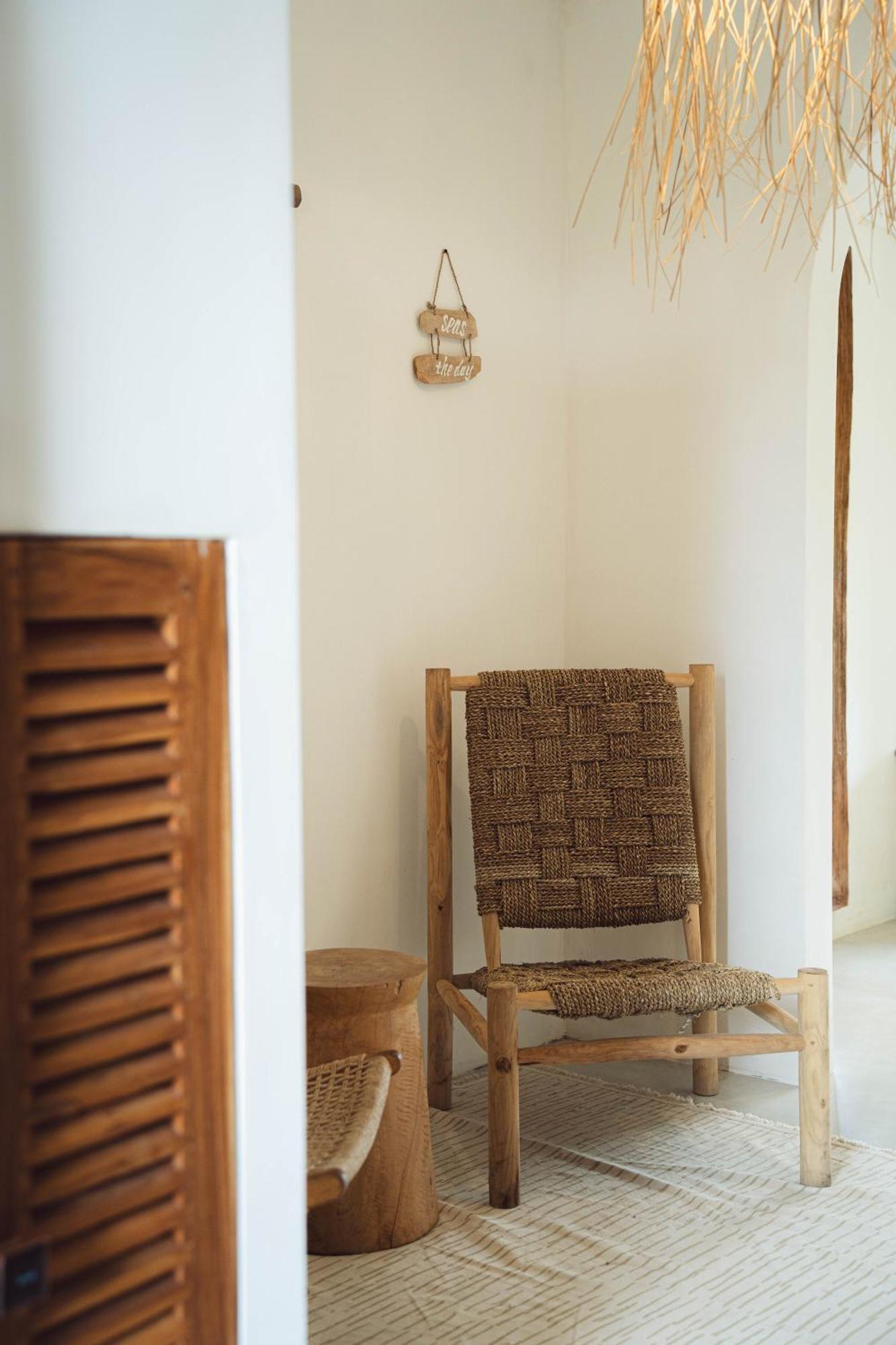 White Penny Hostel سمينياك المظهر الخارجي الصورة